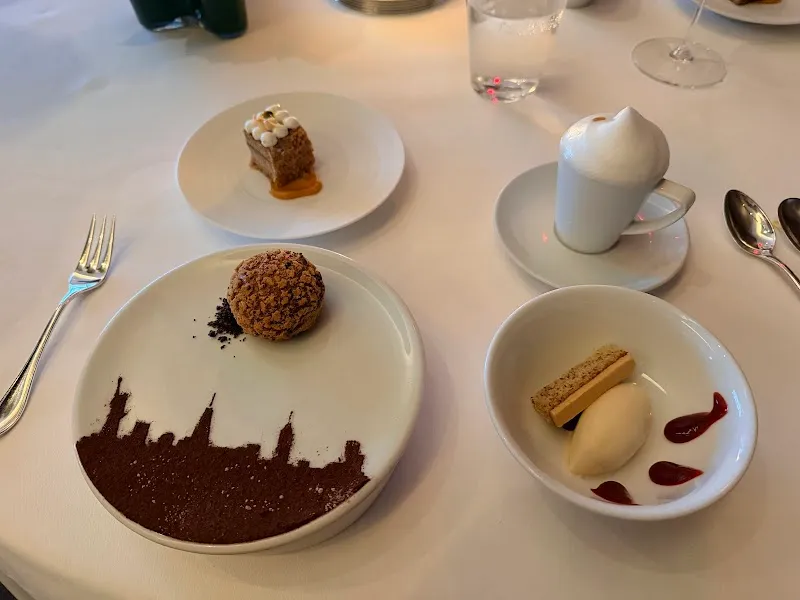 The serene Per Se dining environment